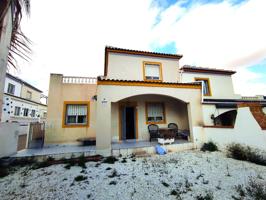 CHALET EN URB. MIRADOR DE LOS BALCONES DE TORREVIEJA. photo 0
