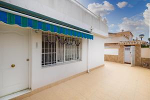 CHALET PAREADO EN URB. AQUAPARK - TORREVIEJA photo 0