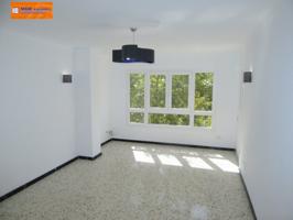 PISO MUY LUMINOSO DE 3 DORMITORIOS Y PARKING EN ZONA AVENIDAS!!! photo 0