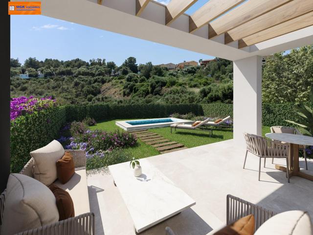 CHALET ADOSADO EN RESIDENCIAL EXCLUSIVO CON PISCINA A POCOS METROS DEL MAR photo 0
