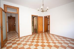 Vive el Corazón de Mahón: Piso Amplio en el Centro photo 0