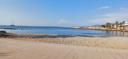 PLANTA BAJA CON TERRAZA DELANTERA EN PRIMERA LÍNEA DE MAR EN EL MOLINAR. photo 0