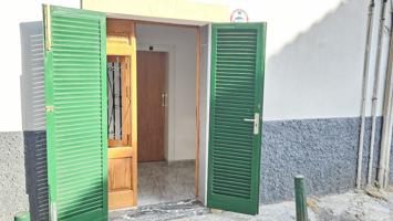 PLANTA BAJA CON TERRAZA DELANTERA EN PRIMERA LÍNEA DE MAR EN EL MOLINAR. photo 0