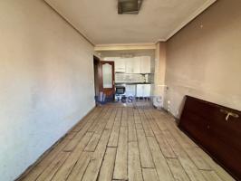 Piso En venta en Calle José Echegaray, Buenavista-Ería-Montecerrao, Oviedo photo 0