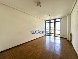 Casa En venta en Calle Luis Suárez Ximielga, Fozaneldi-Tenderina-Ventanielles, Oviedo photo 0