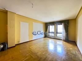 Casa En venta en Calle Campoamor, 21, Centro-Casco Histórico, Oviedo photo 0