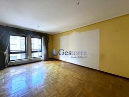 Casa En venta en Calle Campoamor, 21, Centro-Casco Histórico, Oviedo photo 0