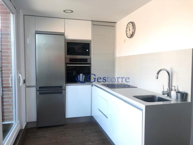 Casa En alquiler en Calle Aureliano San Román, Corredoria-Huca-Teatinos, Oviedo photo 0