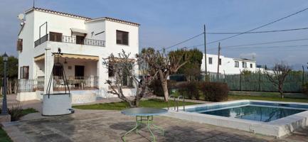Espectacular villa de 4 dormitorios con piscina a tan solo 5 minutos de la playa photo 0