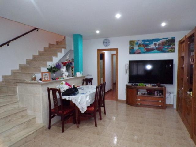 ¡Oportunidad! Chalet adosado reformado de 3 habitaciones con terraza photo 0