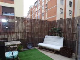 Ático con terraza reformado en pleno centro: ¡Vive en el corazón de la ciudad! photo 0