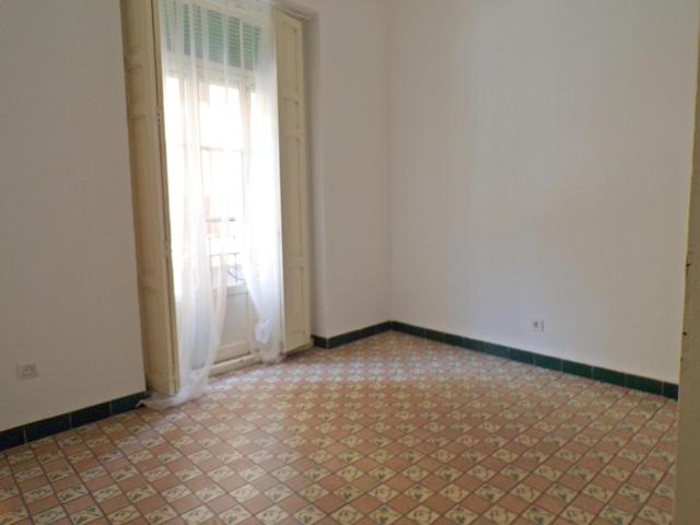 Piso en alquiler, primer piso Sin ascensor,sin muebles solo electrodomesticos photo 0