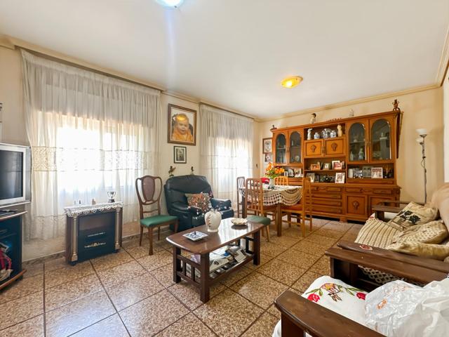 Acogedora Casa Familiar en Castellón - Ideal para Vivir y Disfrutar photo 0