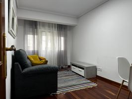 Alquiler de vivienda habitual, Junto al ayuntamiento con ascensor. photo 0
