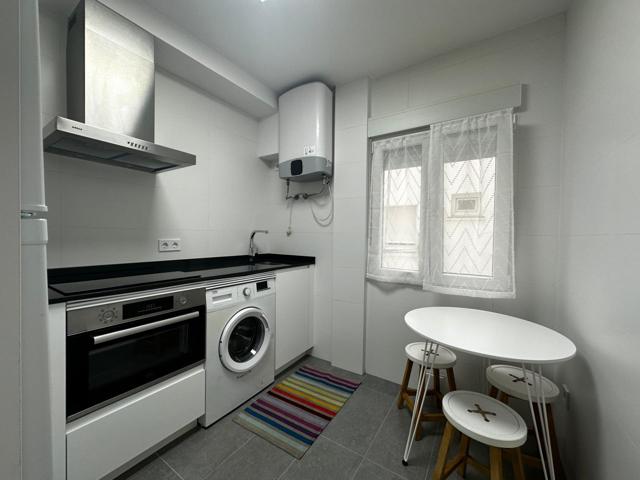 Alquiler de vivienda habitual, Junto al ayuntamiento con ascensor. photo 0