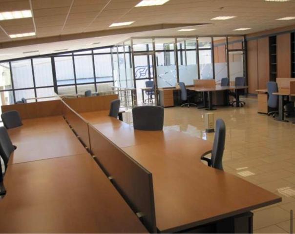 Edificio de oficinas de primer nivel photo 0