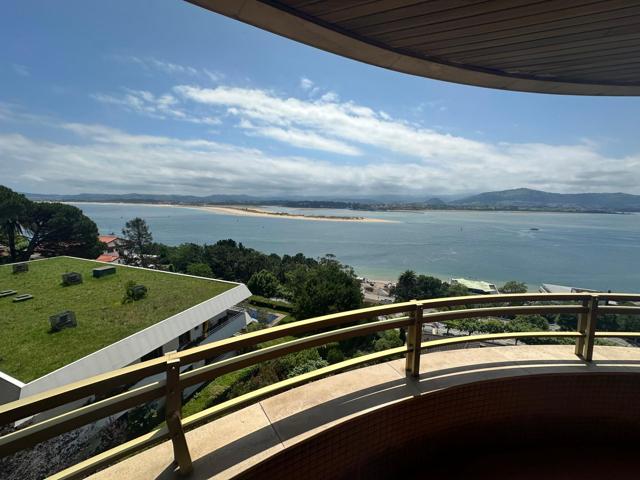 Pisazo en alquiler sin muebles, con terraza y unas vistas increíbles a la bahía de Santander photo 0