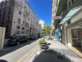 Tu negocio merece estar aquí: Alquila en Pleno Centro de Santander photo 0