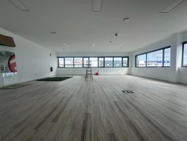Alquiler de nave reformada con oficinas nuevas photo 0