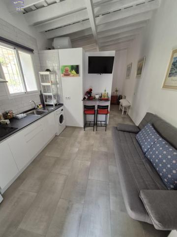 SE VENDE APARTAMENTO EN PATIO DE VECINO EN ZONA CENTRO photo 0