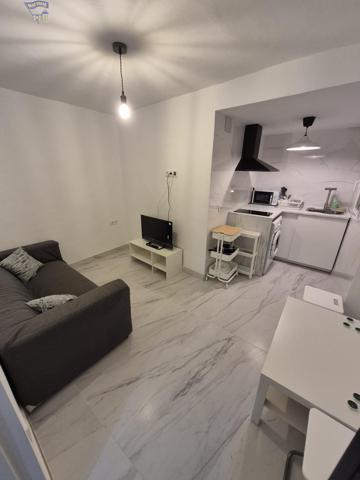 SE VENDE CASA REFORMADA EN PATIO DE VECINOS EN ZONA CERCANA A CENTRO photo 0