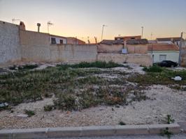 Se vende solar en zona Almazara photo 0