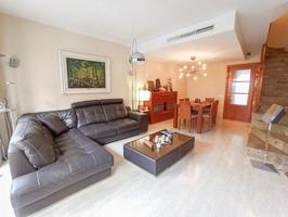 ACOGEDORA CASA ADOSADA EN VENTA EN HOSTALETS DE PIEROLA photo 0
