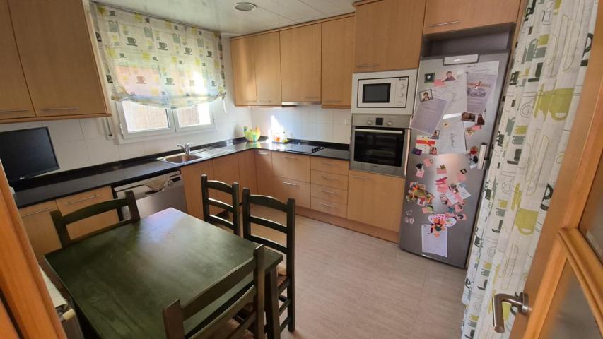PRECIOSA CASA SEMI-ADOSADA EN VENTA EN ZONA DEPORTIVA photo 0