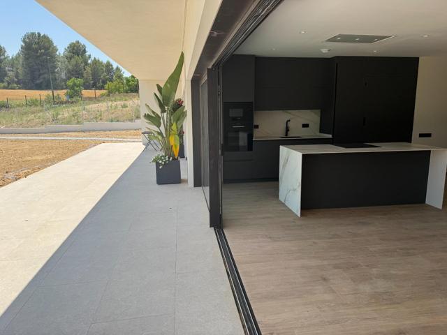 IMPRESIONANTE CASA NUEVA A ESTRENAR EN URBANIZACIÓN MASIA BACH photo 0