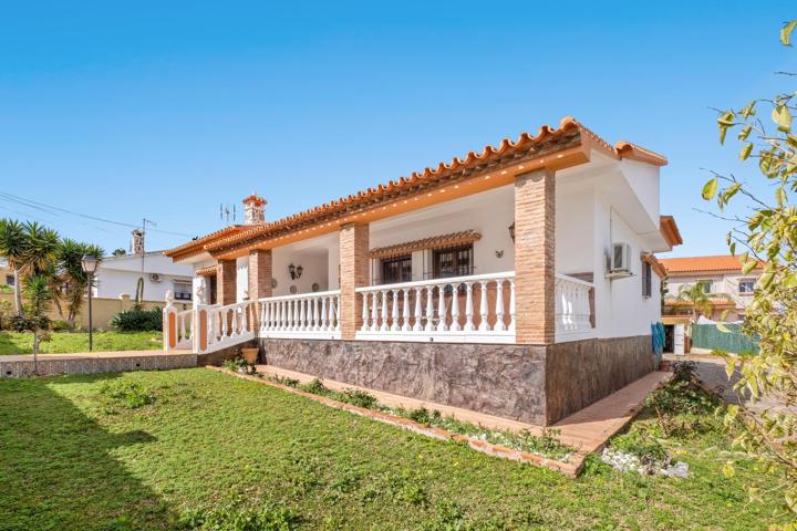 Chalet independiente en una sola planta con piscina en Los Tomillares photo 0