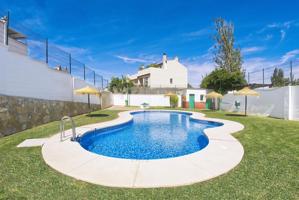 🏡Casa adosada con sótano, ático y vistas al Guadalhorce en urbanización con piscinas 🏊‍♀️ photo 0