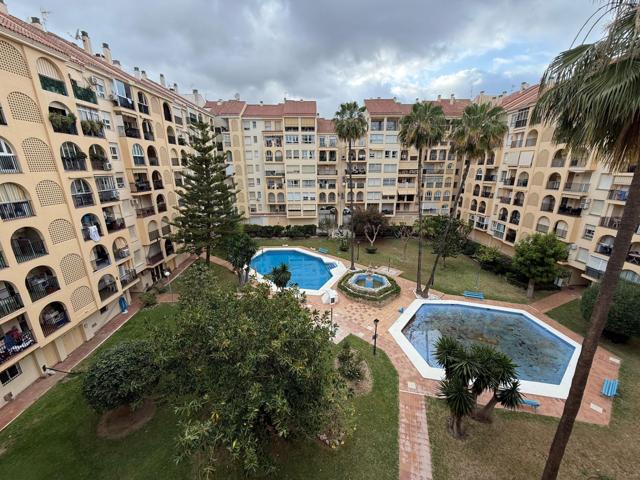 se vende piso en la prestigiosa urbanizacion las camelias¡¡ photo 0