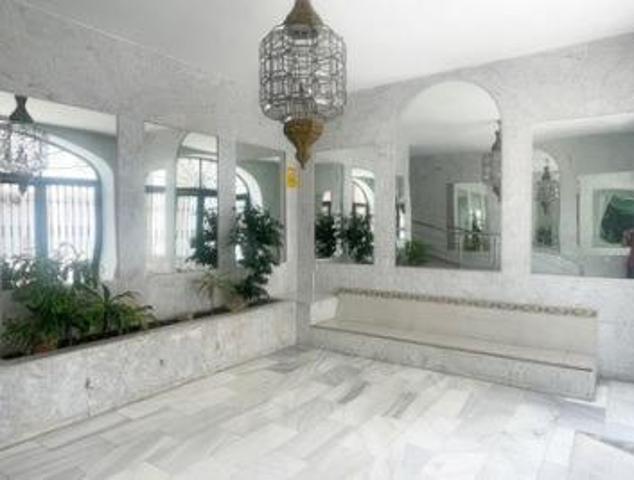 se vende piso junto al recinto ferial de Fuengirola photo 0