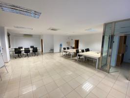 se vende gran local comercial zona las viñas ( cuartel guardia civil) photo 0
