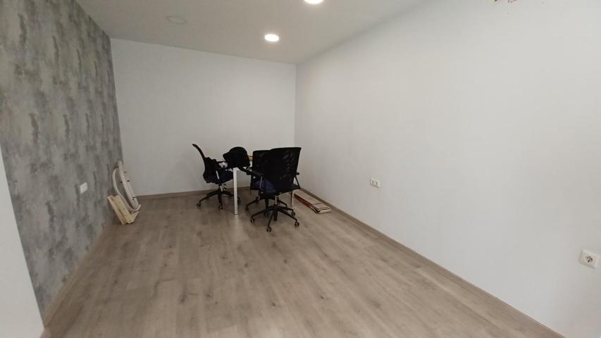 Local comercial en muy buen estado en Sants - Les Corts photo 0