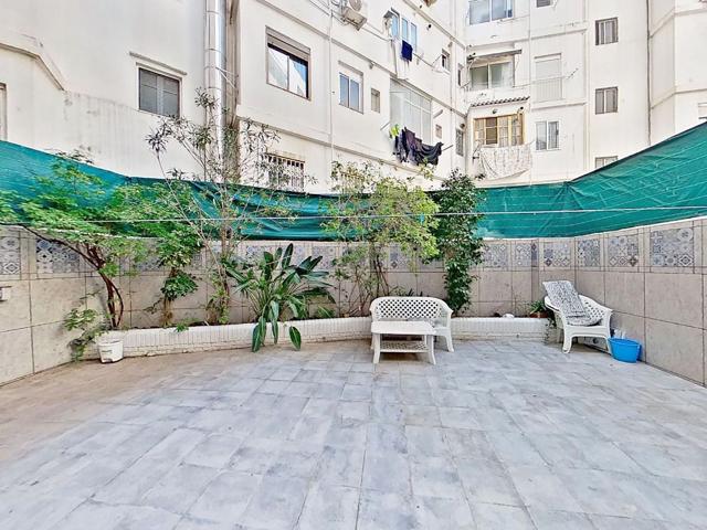 Piso En venta en Calle De Sant Josep De Calassanç, Extramurs, València photo 0