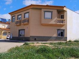Unifamiliar Pareada En venta en Iniesta photo 0