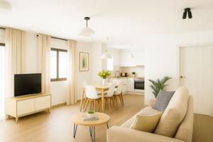 Piso En venta en Calle Pintor José Mongrell, Algirós, València photo 0