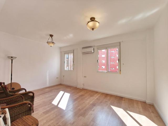 Piso En venta en Calle De La Vall De Laguar, Campanar, València photo 0
