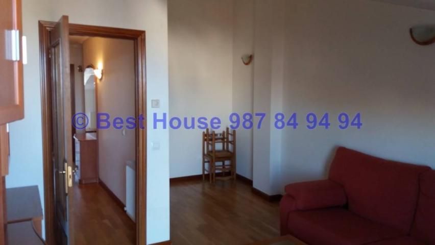 Apartamento abuhardillado en Puente Villarente. photo 0