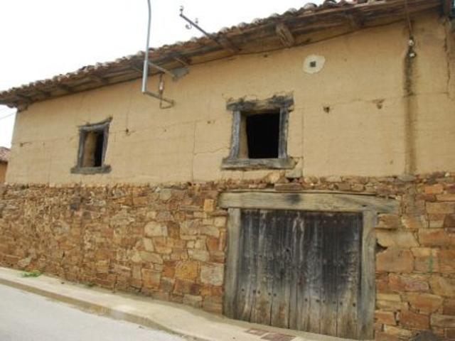 Casa de abode y piedra en venta en Robledino de la Valduerna (a 55 km. de León). photo 0