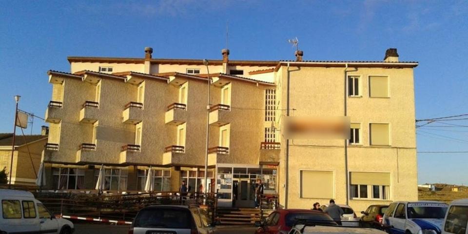 Hostal restaurante en funcionamiento a 24 kilómetros de León, en Villalobar. photo 0