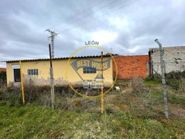 Terreno urbano con refugio a la venta en Valverde de la Virgen. photo 0