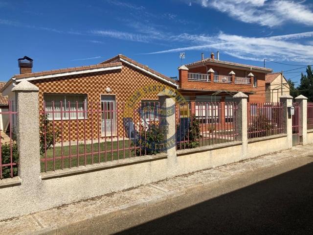 Casa de pueblo a la venta en Riego del Monte. photo 0