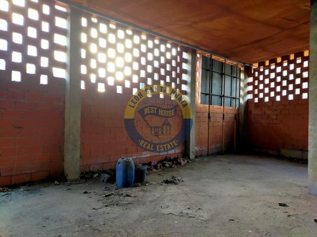 Local comercial en alquiler en Trobajo del Camino. photo 0
