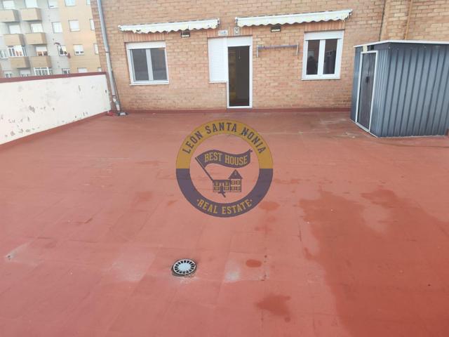 Piso a la venta en Trobajo del Camino. photo 0