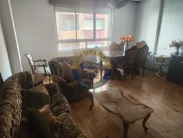 Piso a la venta en San Claudio, junto a la Plaza de los Doce Mártires. photo 0