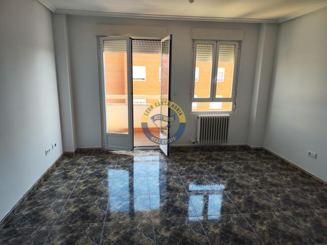 Piso a la venta en Trobajo del Camino. photo 0