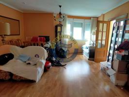 Chalet adosado a la venta en Trobajo del Camino. photo 0