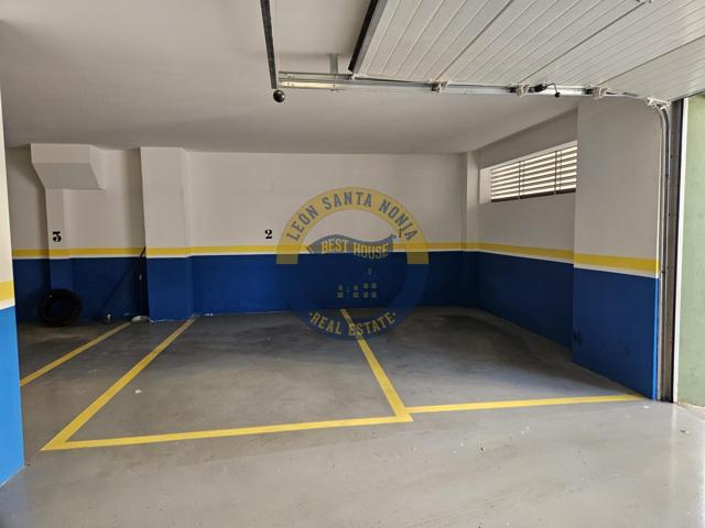 Venta de dos plazas de garaje en La Chantría. photo 0